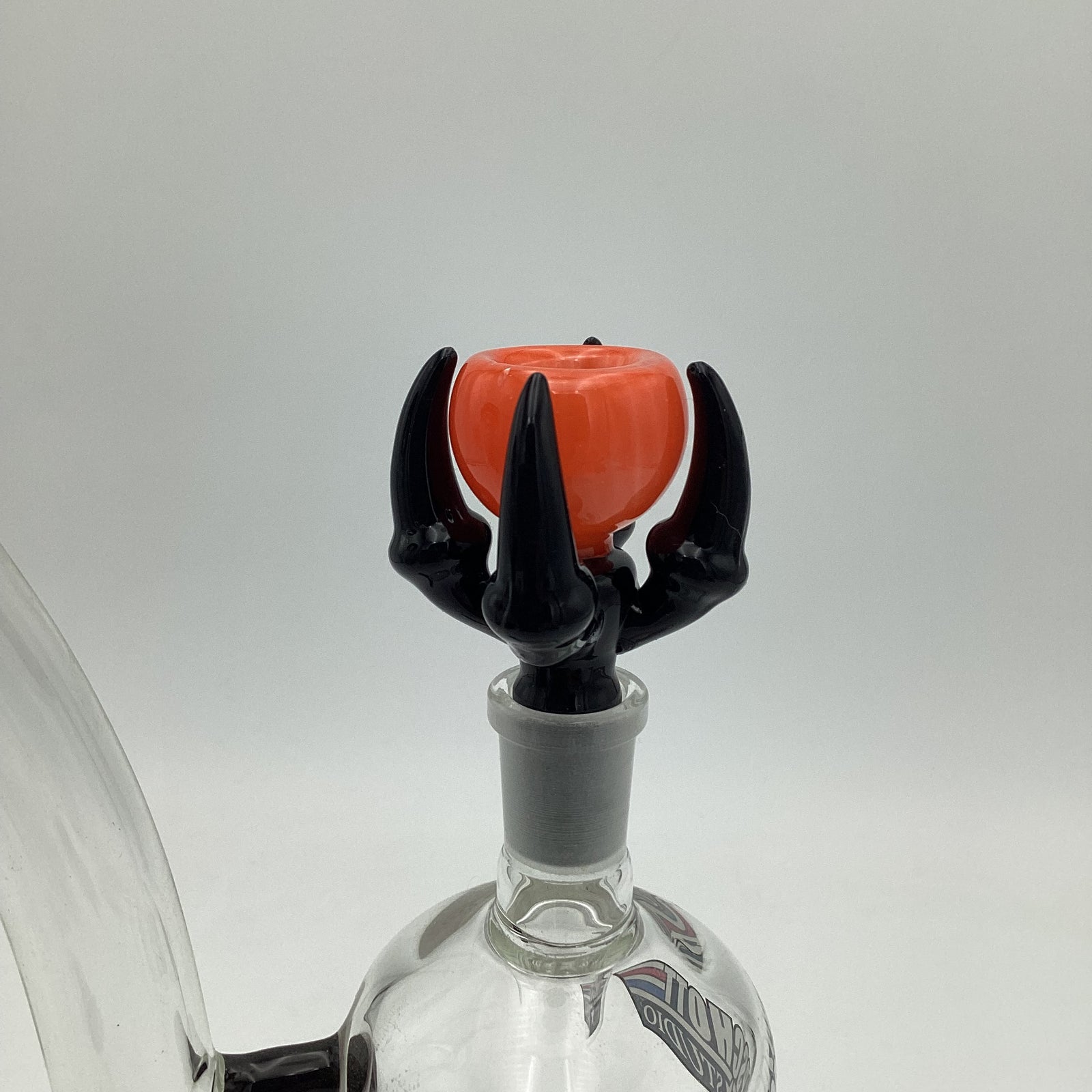 The image shows a 14mm male Dragon Claw bowl, featuring a black base with a decorative red apple-shaped top.